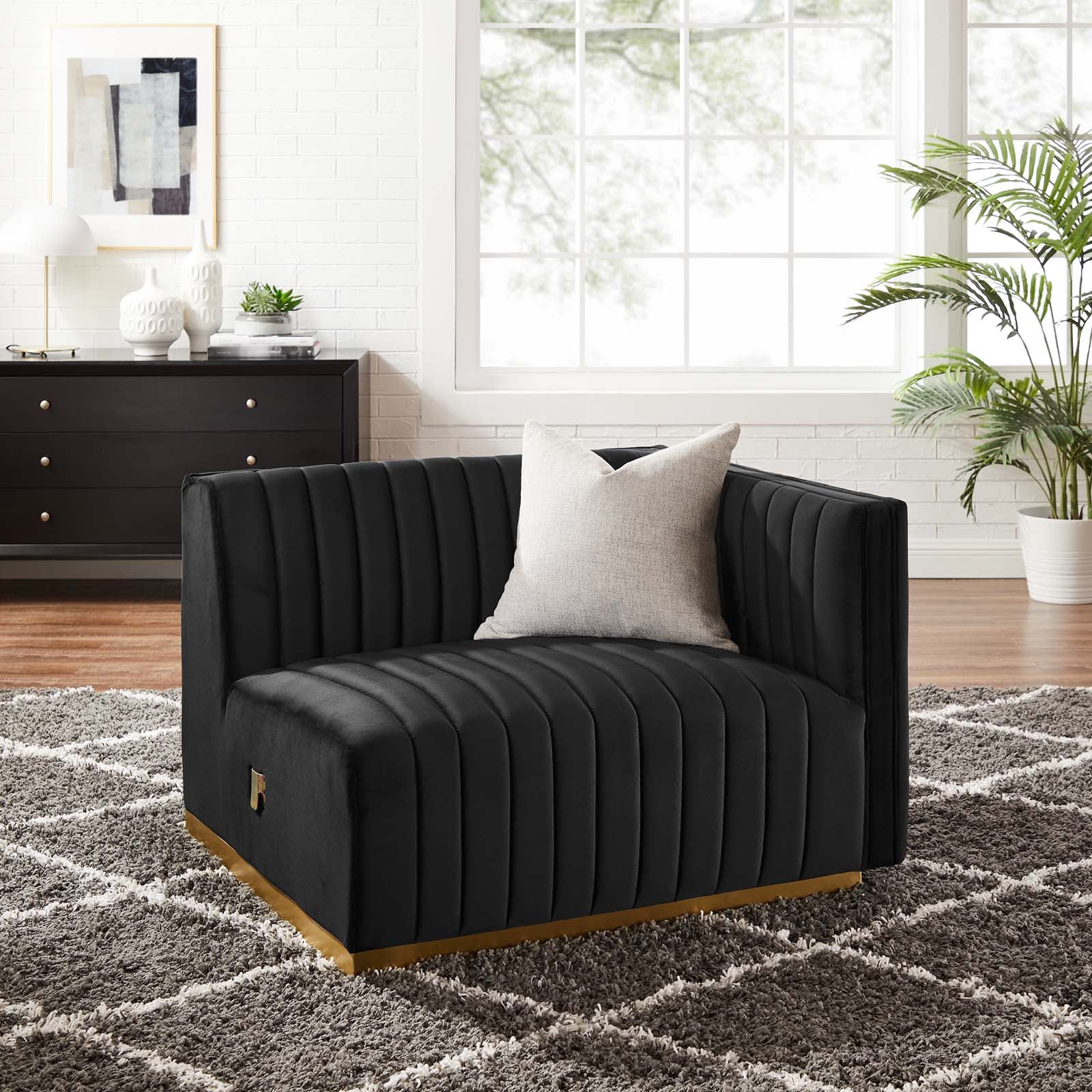 Black velvet 2024 tufted accent chair