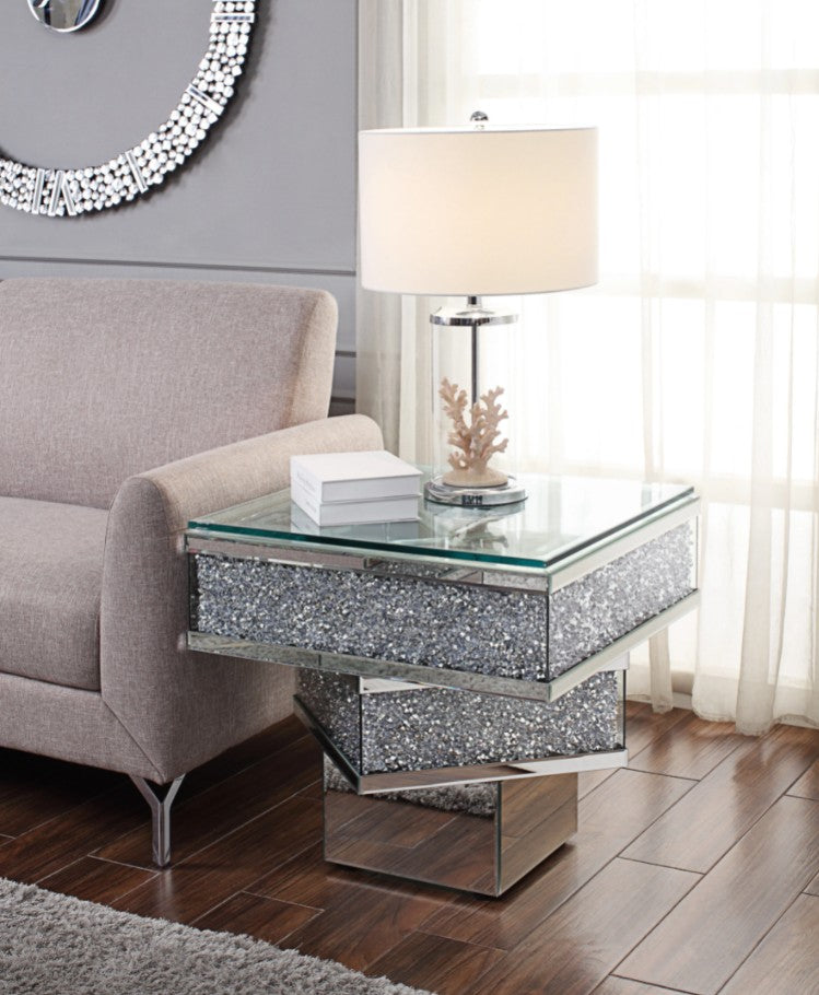 Contempo Glass And Bling End Table By Homeroots | End Tables | Modishstore - 5