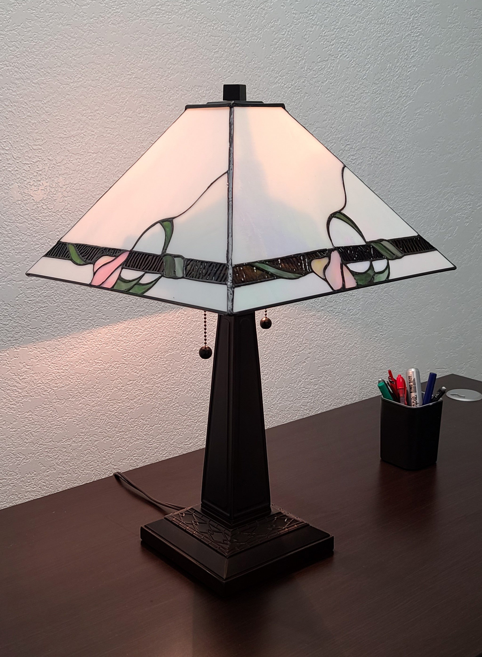 Mission style stained hot sale glass table lamp