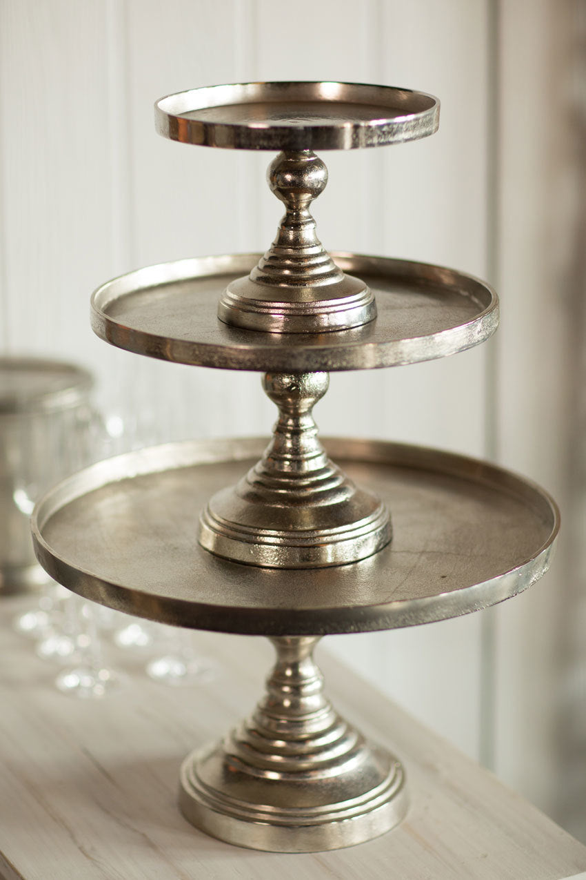 Source Luckywind Vintage 3 Pieces Decorative Metal Cake Stand Set, Round Cake  Stands Metal Display Cupcake Stands With Glass Dome Cover on m.alibaba.com